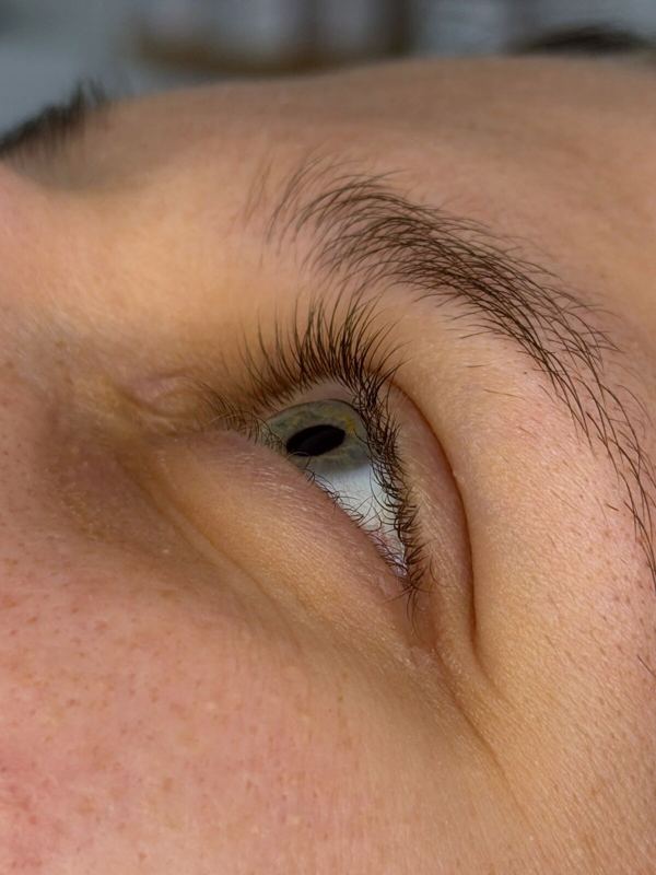 Cils recourbés après rehaussement