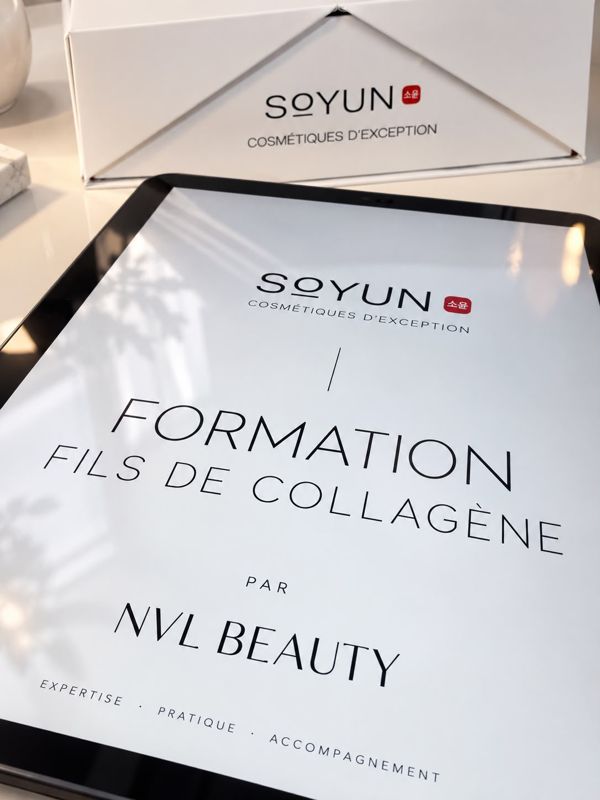 Support de la formation fils de collagène par NVL Beauty, devant le coffret Soyun