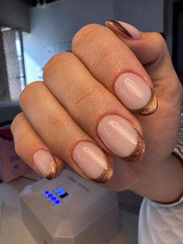 French cuivrée sur ongles courts
